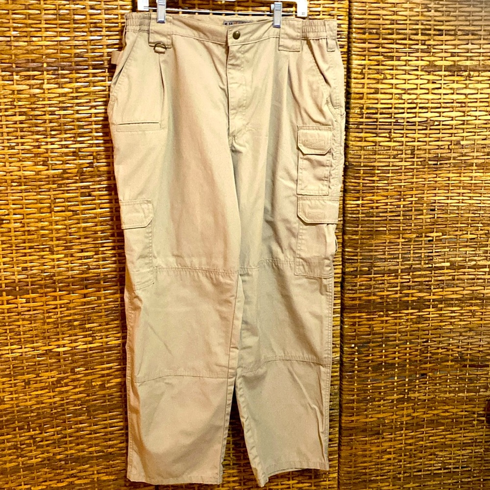 NEW IN PACKAGE 511 Tactical Pants Tan Khaki Cargo
Public Safety 40” x 30”